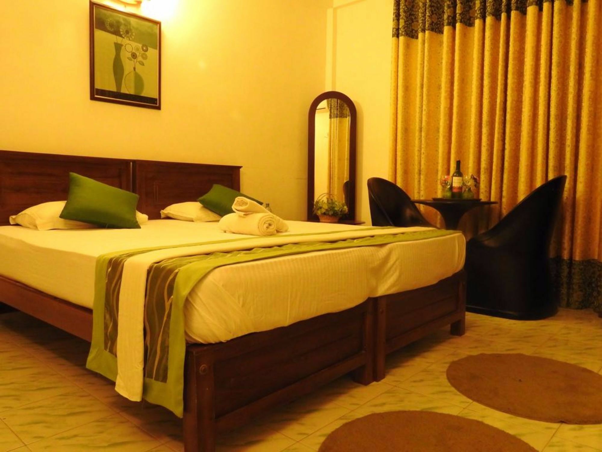 Oak Wood Inn كاندي المظهر الخارجي الصورة