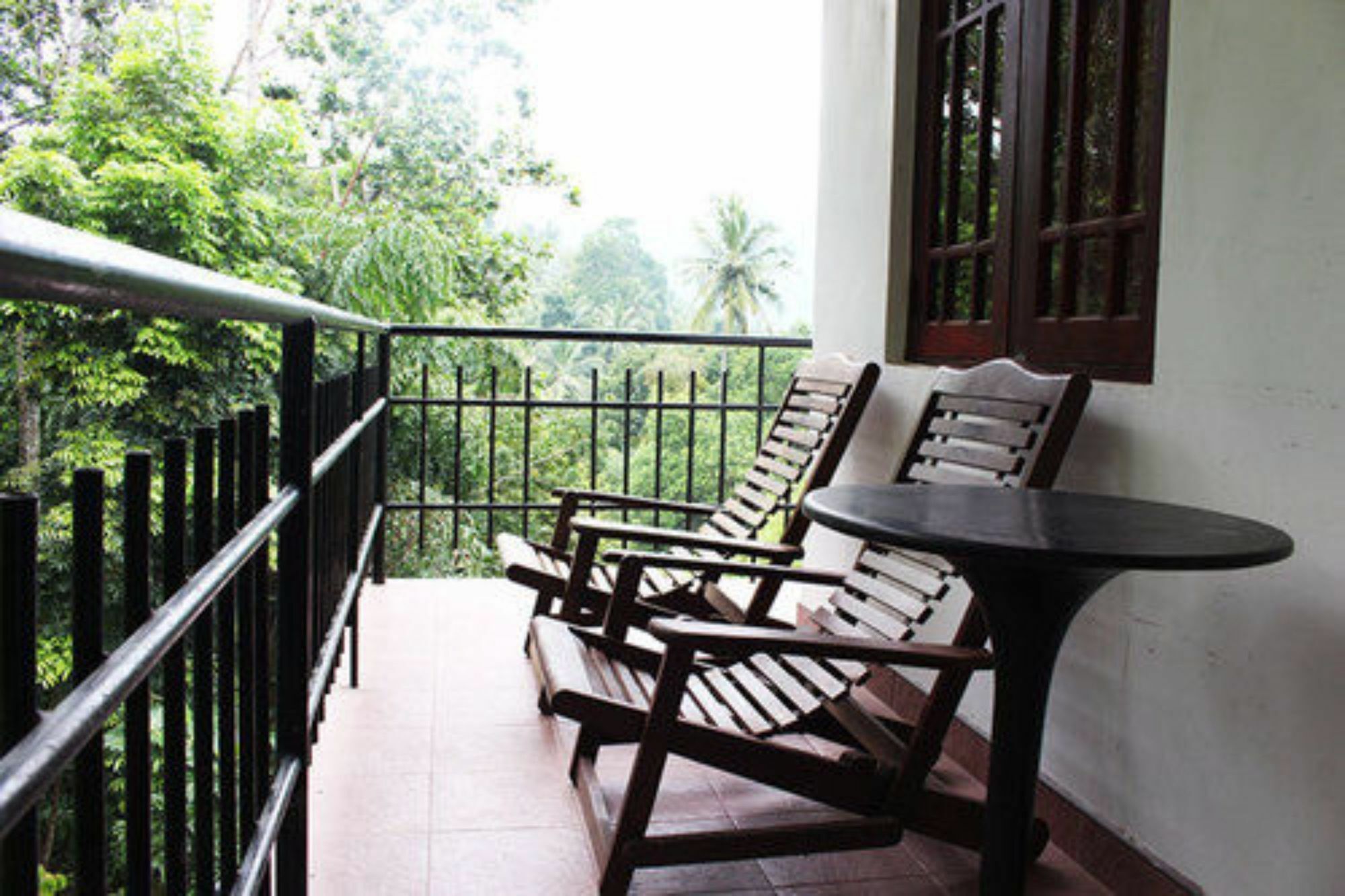 Oak Wood Inn كاندي المظهر الخارجي الصورة