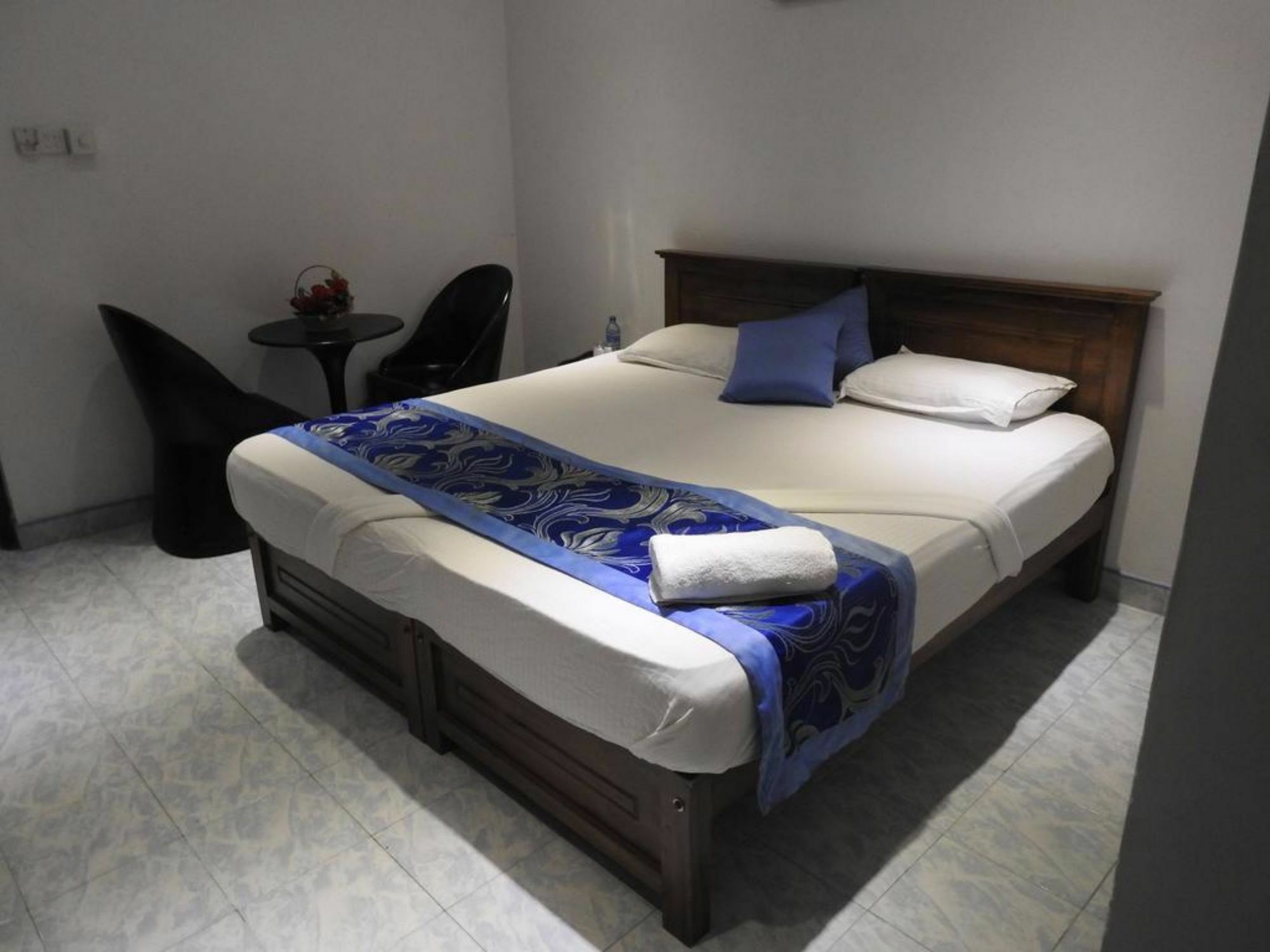 Oak Wood Inn كاندي المظهر الخارجي الصورة