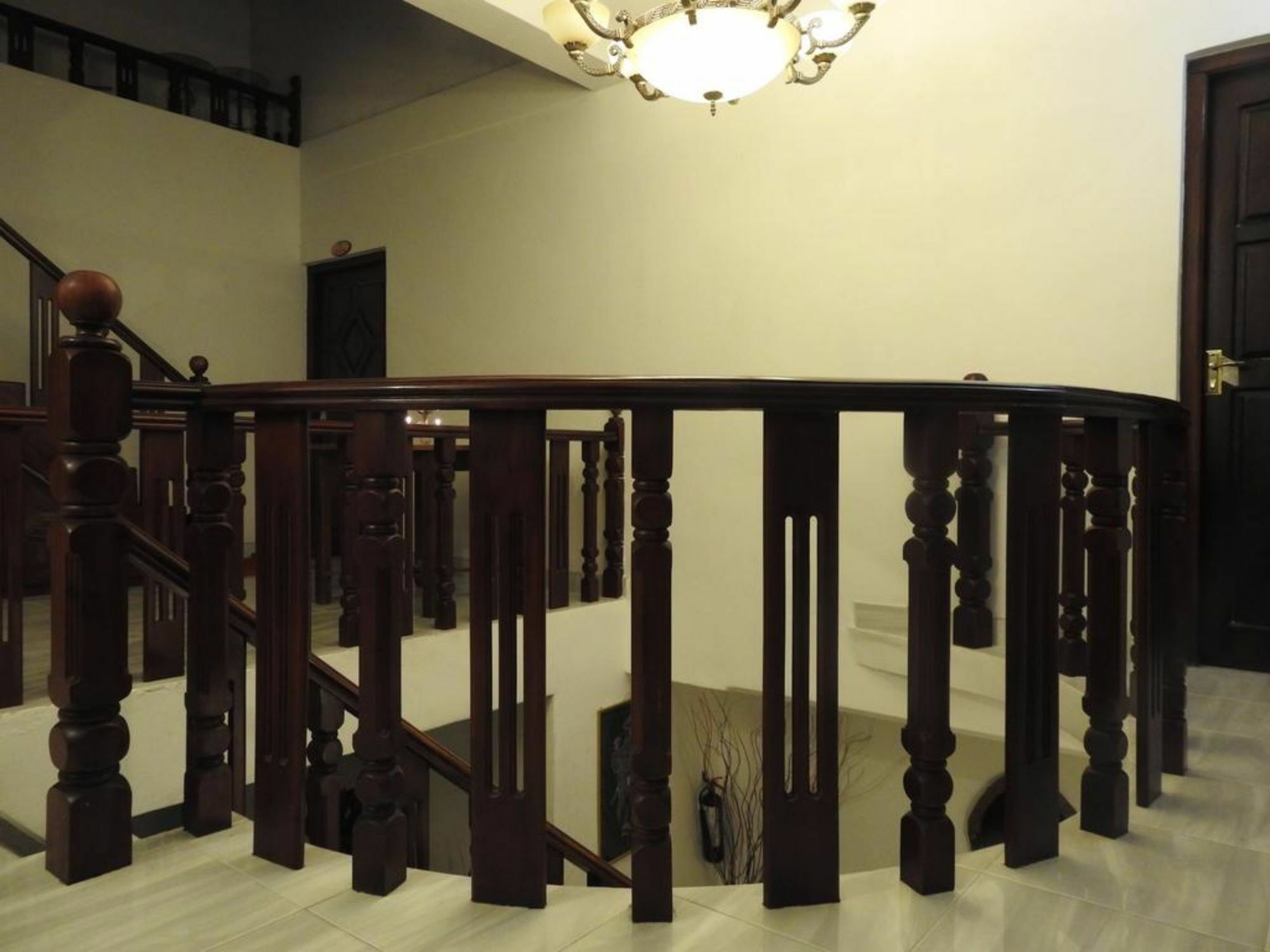 Oak Wood Inn كاندي المظهر الخارجي الصورة