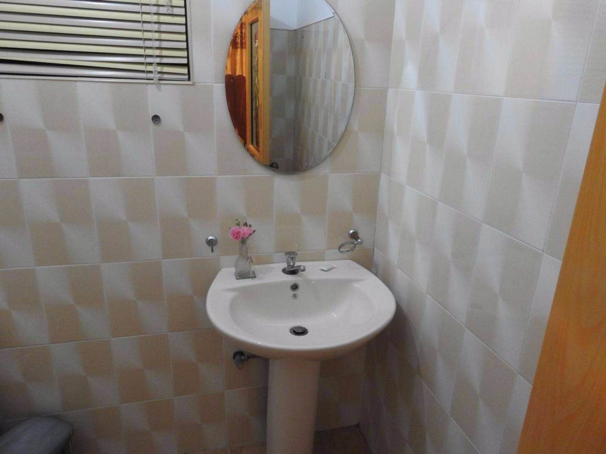Oak Wood Inn كاندي المظهر الخارجي الصورة