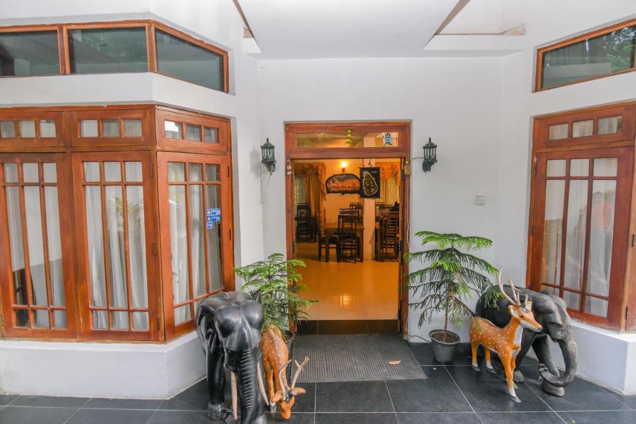 Oak Wood Inn كاندي المظهر الخارجي الصورة
