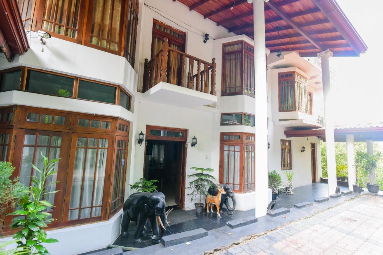 Oak Wood Inn كاندي المظهر الخارجي الصورة