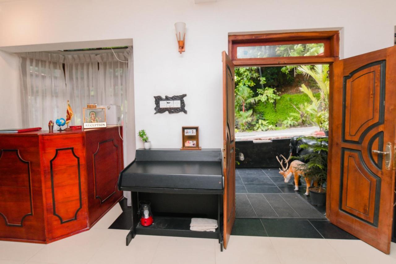 Oak Wood Inn كاندي المظهر الخارجي الصورة