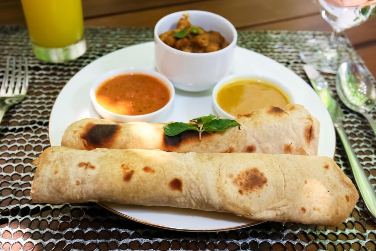Oak Wood Inn كاندي المظهر الخارجي الصورة